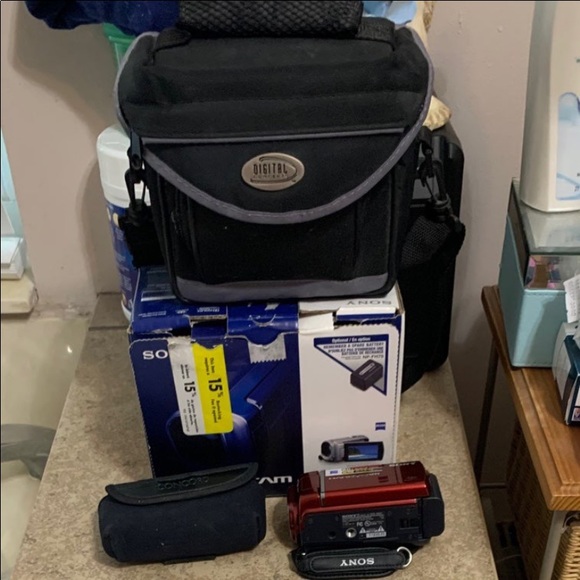 Sony HANDYCAM Model: DCR-SX41. Camcorder Color: Red - Picture 4 of 11